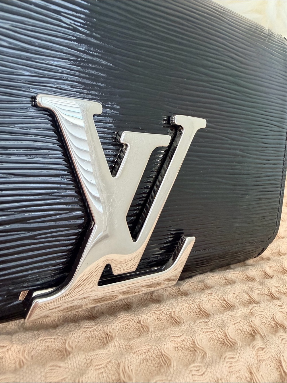 Louis Vuitton Black Epi Leather Crossbody Bag - Picture 13 of 16